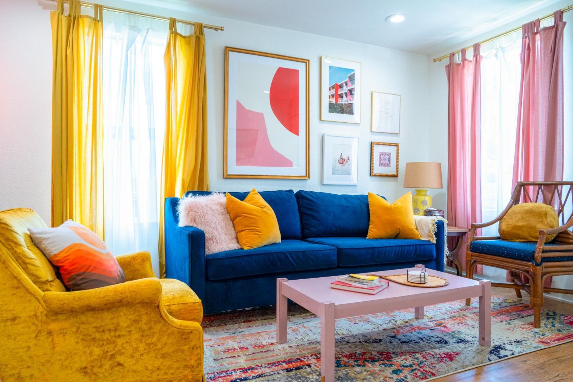 Stylish, Artsy Bungalow Central Eastside Austin Bagian luar foto