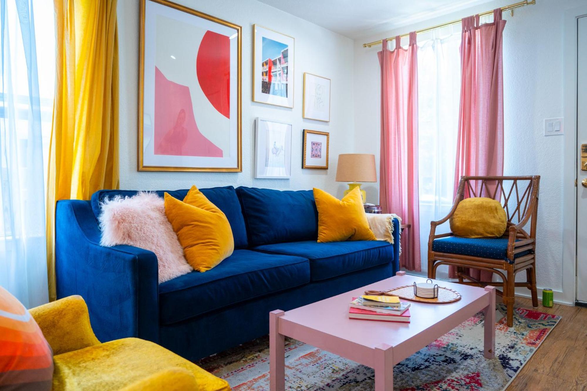 Stylish, Artsy Bungalow Central Eastside Austin Bagian luar foto