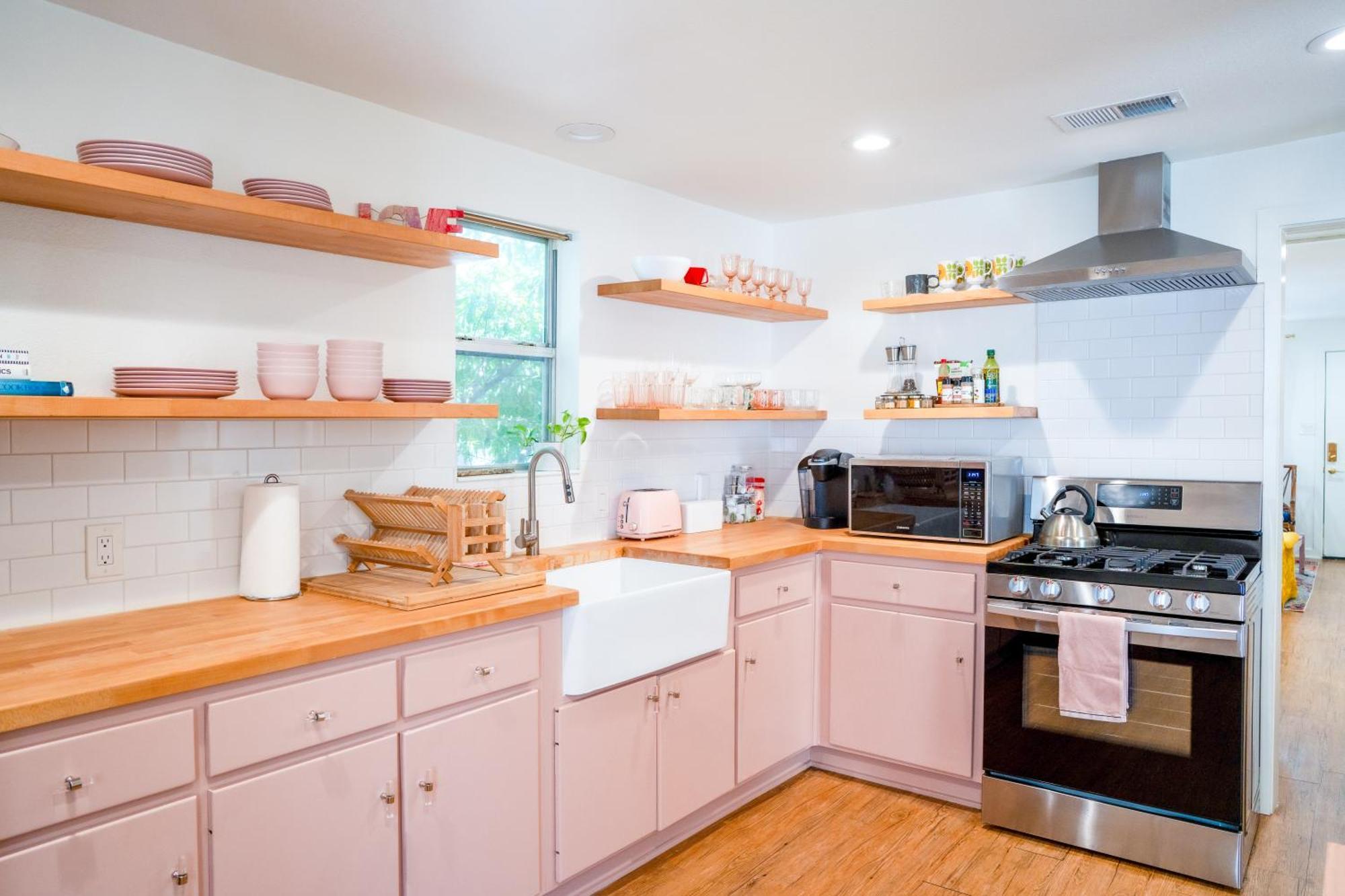 Stylish, Artsy Bungalow Central Eastside Austin Bagian luar foto