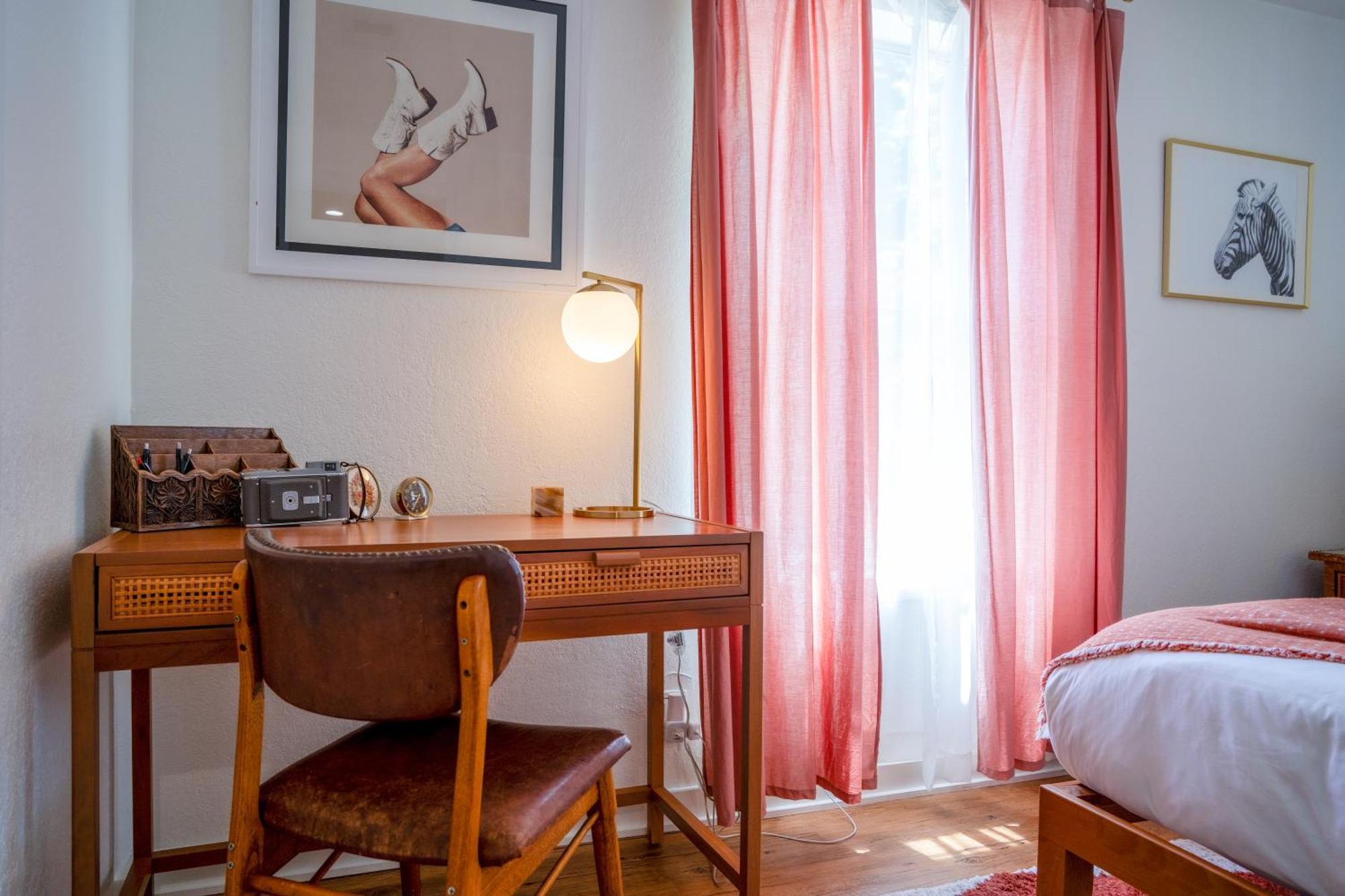 Stylish, Artsy Bungalow Central Eastside Austin Bagian luar foto