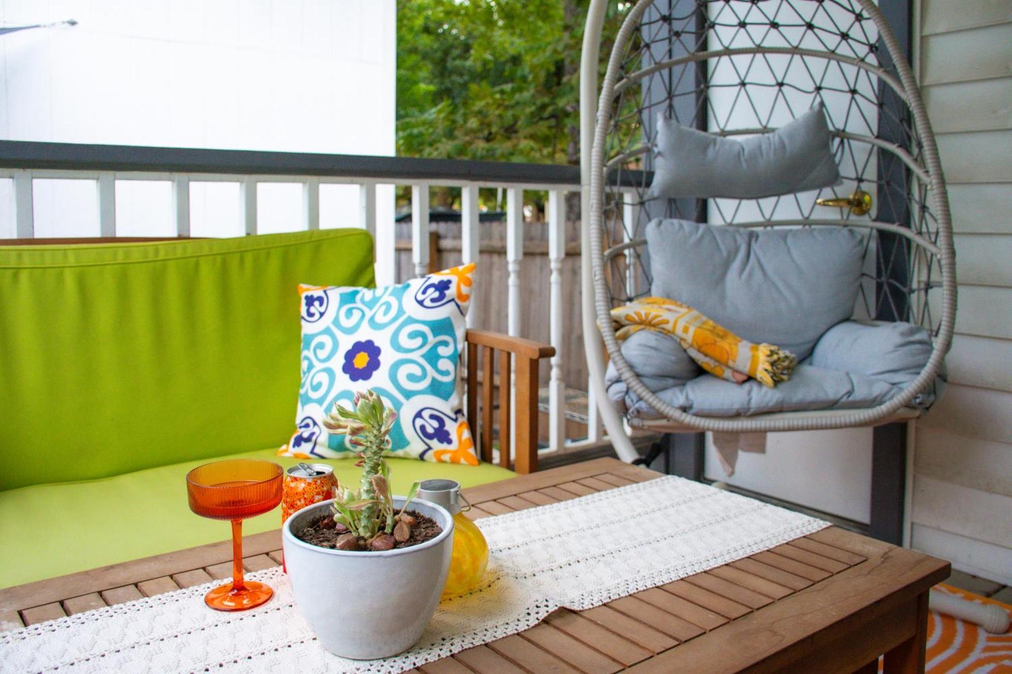 Stylish, Artsy Bungalow Central Eastside Austin Bagian luar foto