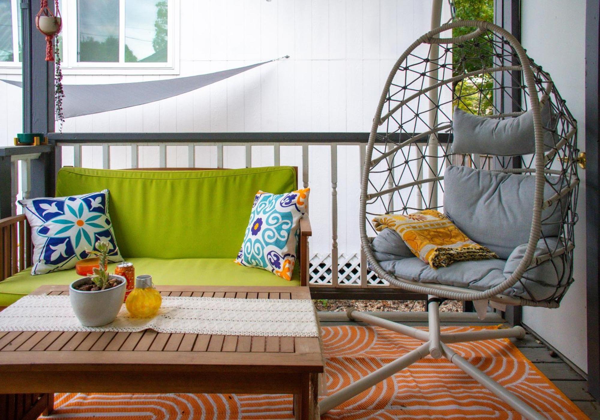 Stylish, Artsy Bungalow Central Eastside Austin Bagian luar foto