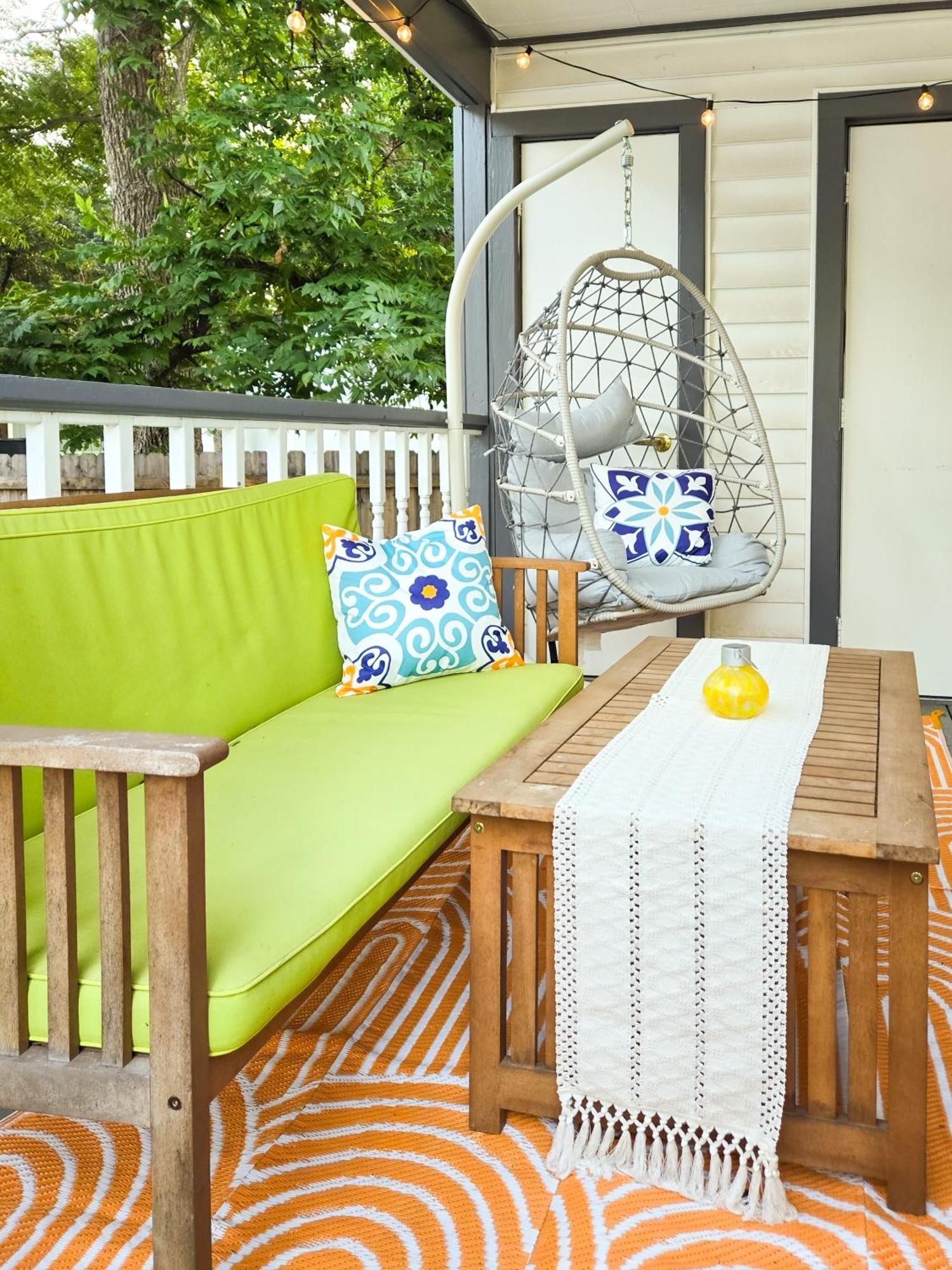 Stylish, Artsy Bungalow Central Eastside Austin Bagian luar foto